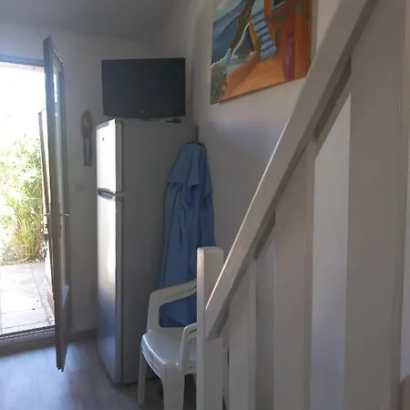 Petite De Avec Piscine