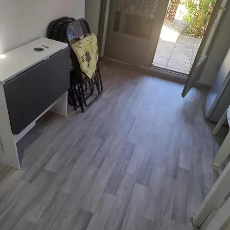 Petite De Avec Piscine