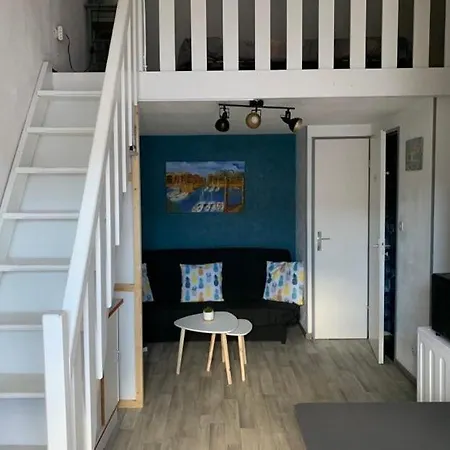 Petite De Avec Piscine